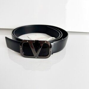 NWT Valentino VLogo Signature Belt in black size 100